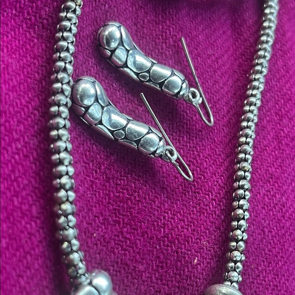 Sold- Vintage Elegant Silvertone Jewelry Set for Women - Picture 5 of 7